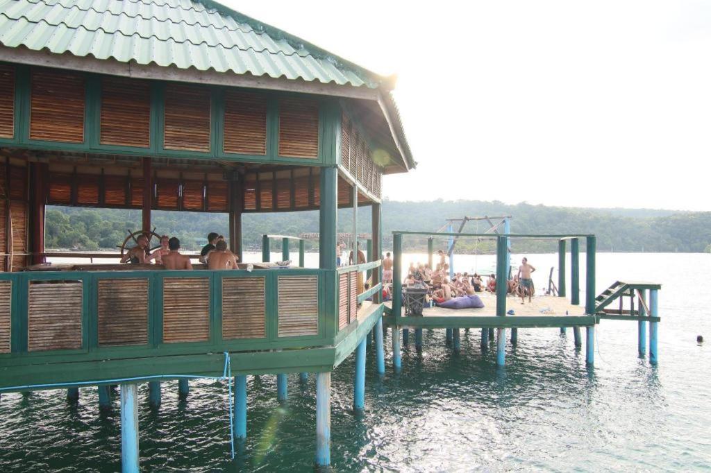 Mad Monkey Koh Rong Samloem Vandrehjem Koh Rong Samlon Eksteriør billede